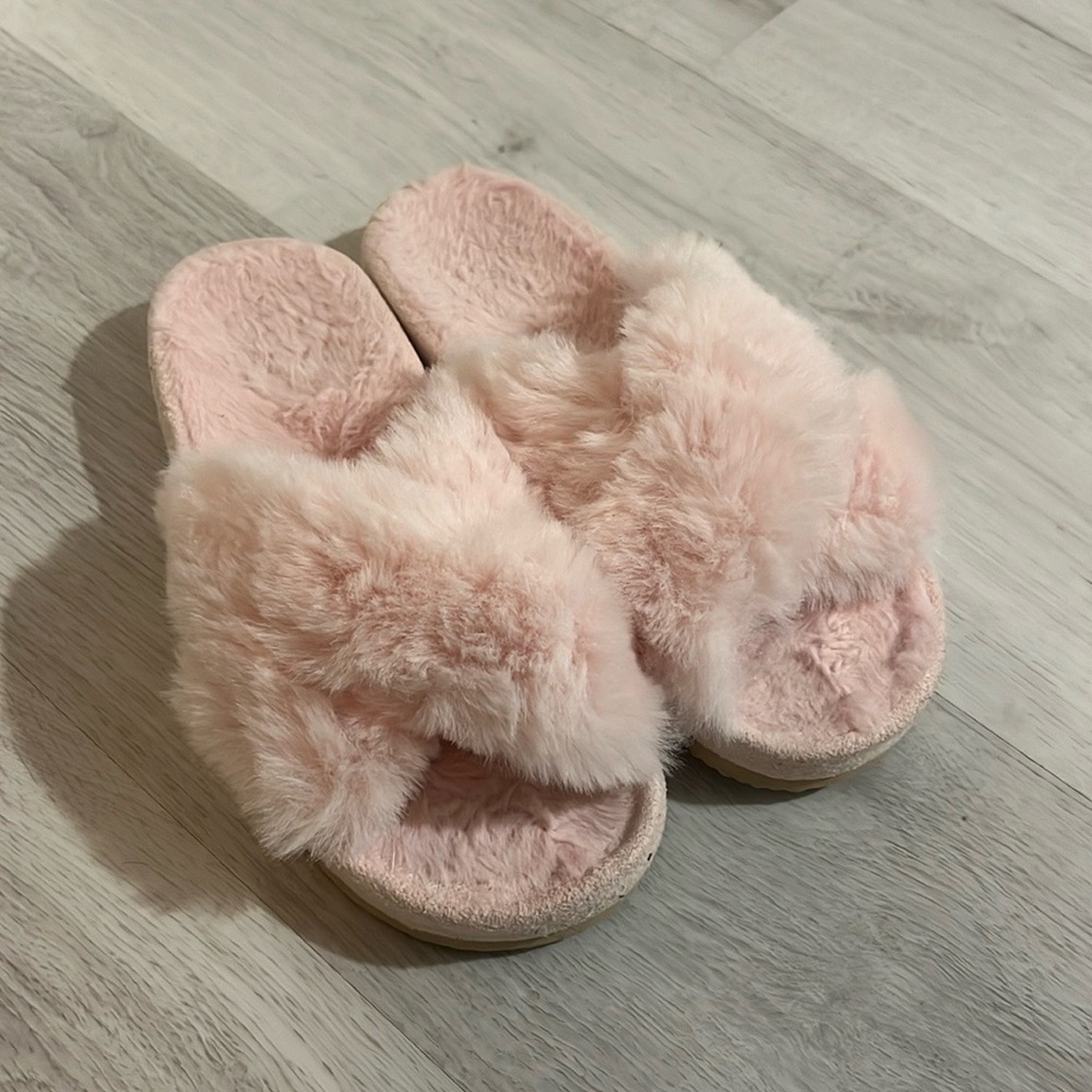 Pink Soft Fluffy Slippers - Picture 4 of 5